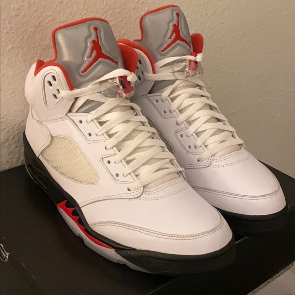 Nike Air Jordan 5 Retro “Fire Red Silver Tongue”